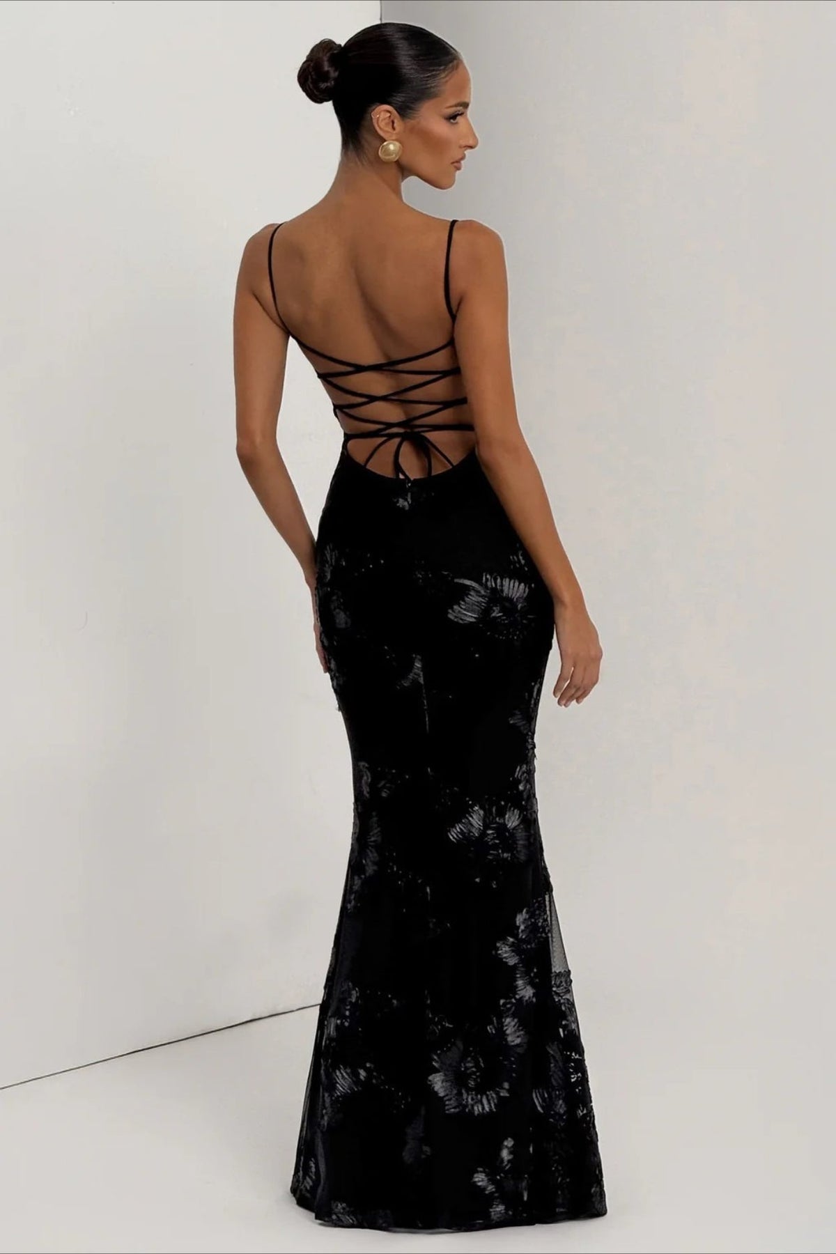 3D-Applique Tie-Back Prom Dress